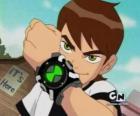 Бен 10 с иностранцем Omnitrix смотреть на запястье